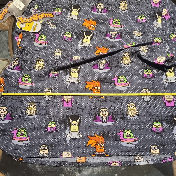 Minions Unisex Size Large Character Scrub Top NWT, Double Front Pocket - Picture 15 of 15